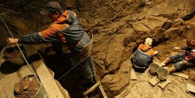 На Алтае археологи нашли «карандаш» возрастом 50 тысяч лет в Денисовой пещере