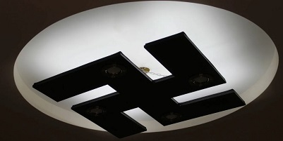 В известной сети нашли люстры в форме свастики