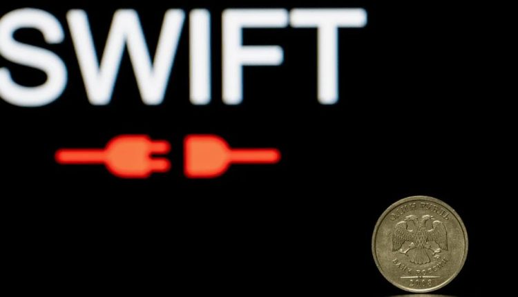 Россия готовится к жизни без SWIFT: как страна защищается от санкций
