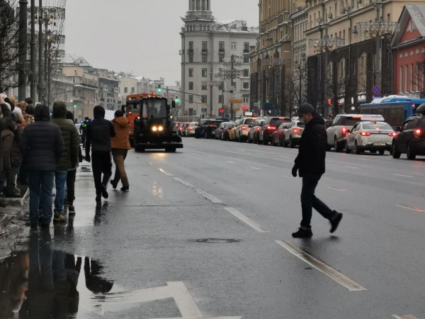 ЦОДД: участники незаконной акции в Москве блокируют работу транспорта и проезд скорой помощи5