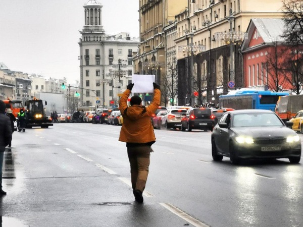 ЦОДД: участники незаконной акции в Москве блокируют работу транспорта и проезд скорой помощи4