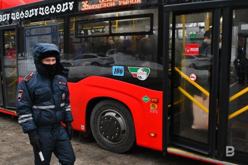 Казанские гаишники за час проверили 12 автобусов25