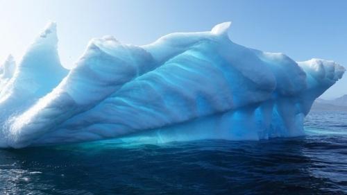 Айсберг размером с Петербург откололся от Антарктиды1