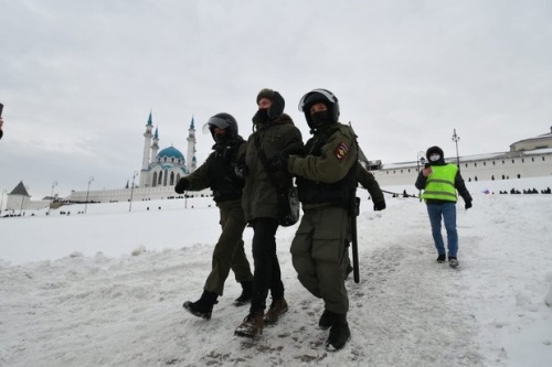 Двое задержанных во время митинга в Казани получили административные аресты1