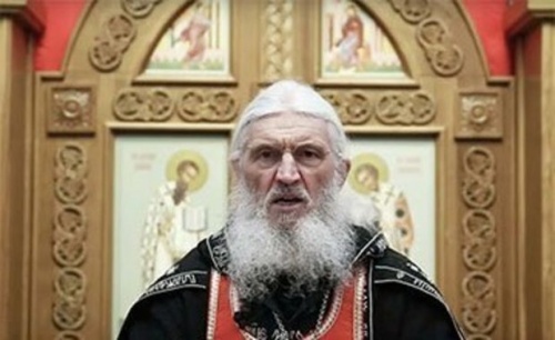 Экс-схиигумен Сергий подарил митрополиту Казанскому Кириллу гроб1