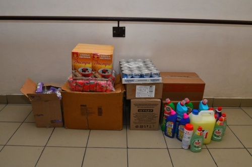 КОС передал коробки с едой и моющими средствами нуждающимся 1