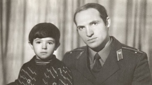 Молодой Лукашенко в армии в 1975 году – в сети появились редкие кадры 1
