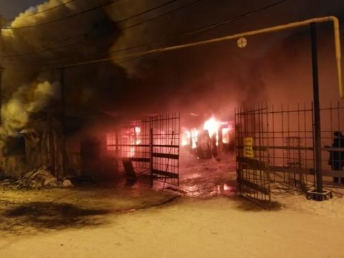 Прокуратура Казани проверяет противопожарные меры на сгоревшем рынке1