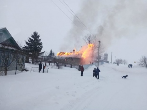 В Арском районе Татарстана мужчина погиб при пожаре в деревенском доме1
