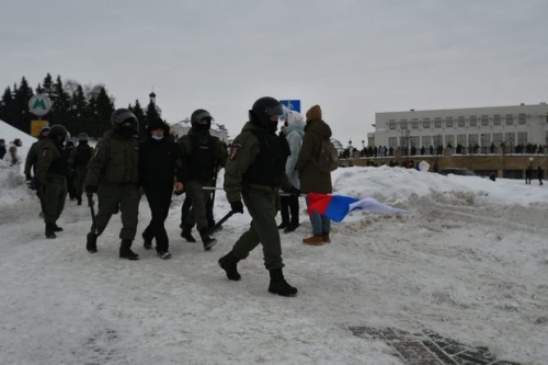 В Госдуме предложили выдворять из РФ задержанных на митингах иностранцев1