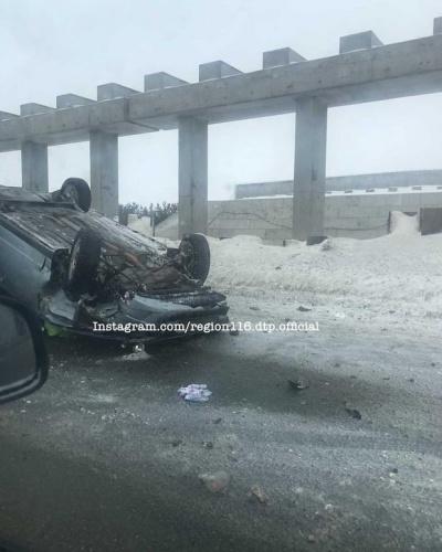 Возле Иннополиса в Татарстане перевернулась легковушка1
