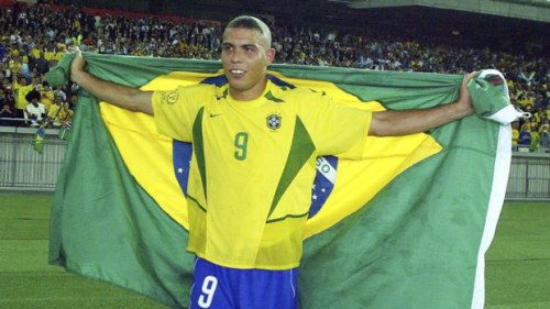 Бразилец Роналдо извинился перед матерями за свою прическу на ЧМ-20021