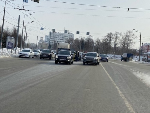 ДТП возле Арского кладбища привело к пробке на улице Ершова в Казани2
