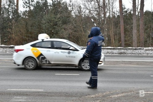 В Челнах судят бывшего сотрудника ДПС за взятки размером 150 тысяч рублей1