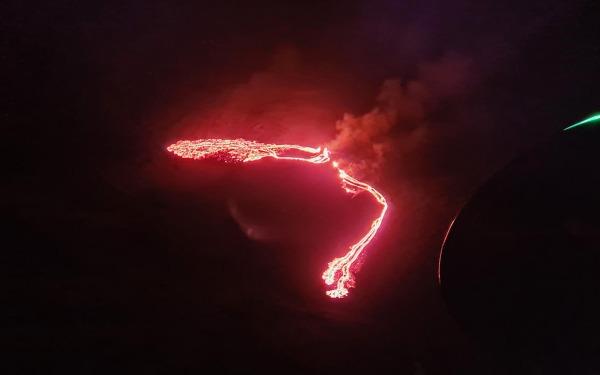 В Исландии сняли извержение спавшего 6000 лет вулкана4