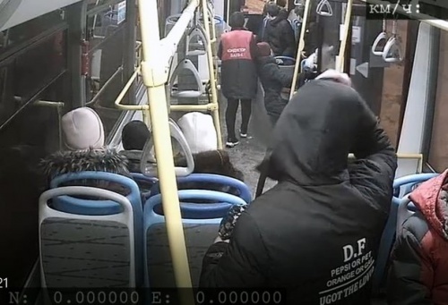 В Казани кондуктор автобуса пришла на помощь пассажирке с эпилепсией1