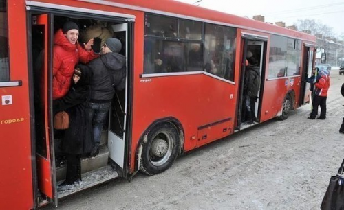 В Казани накануне выявили 387 пассажиров без масок1