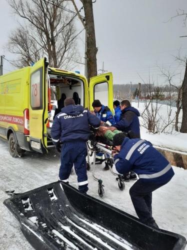 В Казани спасатели эвакуировали с Волги рыбака, у которого случился инсульт2