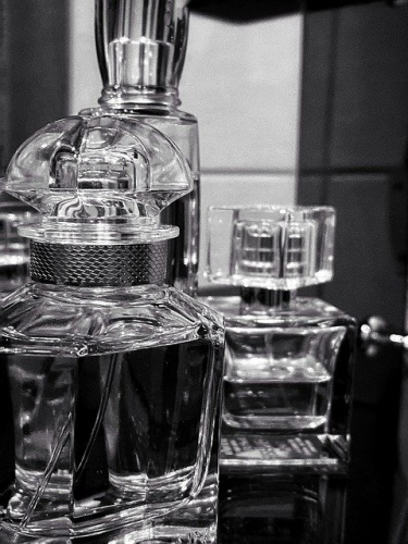В казанском аэропорту задержали иностранца с 600 флаконами парфюма1