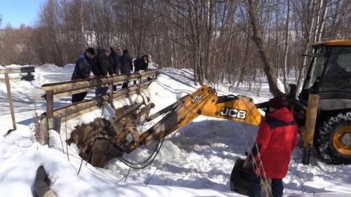 В Советском районе Казани расчистили ото льда мост через реку Киндерку1