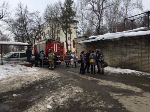 В Зеленодольске жильцы пострадавшего от взрыва дома начали забирать вещи 1