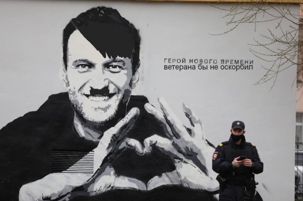 Сто дней Навального в тюрьме, бегство его сторонников и граффити в Петербурге: о чем пишут политические телеграм-каналы2