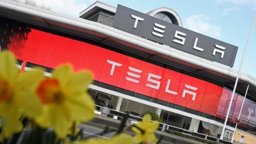 Tesla за год получила прибыль в $438 млн1