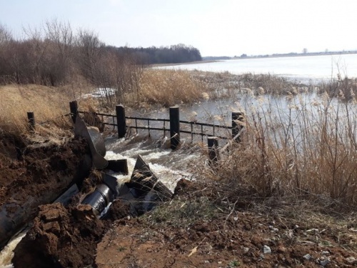 В Татарстане провалилась дорога из-за подмыва водопропускных труб 2