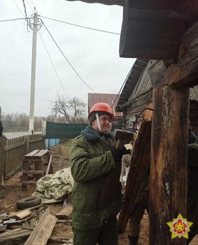Военные приступили к ремонту дома под Осиповичами, который протаранил их ракетный комплекс2