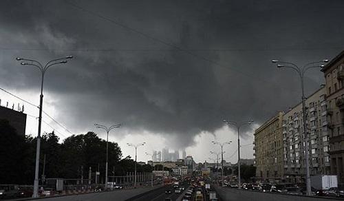 На Москву надвигается мощный ветер с порывами до 17 м/с