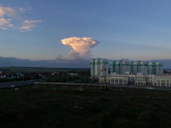 "Ядерный гриб" в небе напугал жителей Саратова