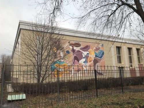 Марат Билялов разрисовал фасад колледжа искусств1