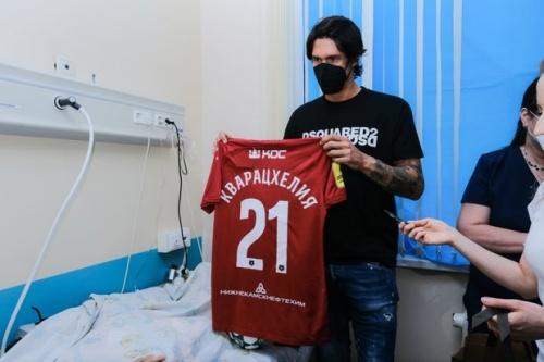 Навас навестил ученика 175 школы в ДРКБ1