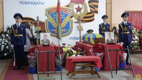 Новости сегодня: прощание с погибшими в Барановичах летчиками, Лукашенко на саммите ЕАЭС, в студию «Белсата» пришли силовики1
