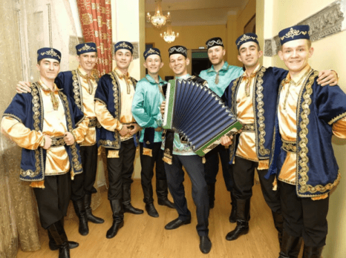 Руководитель ансамбля татарского танца пригласил Слуцкого на свои репетиции1
