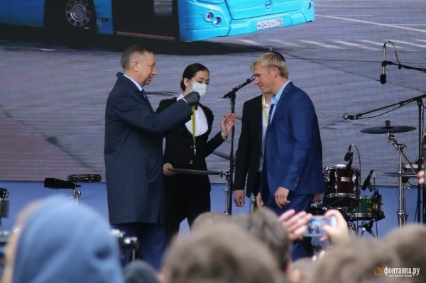 У губернатора Санкт-Петербурга пропали усы5