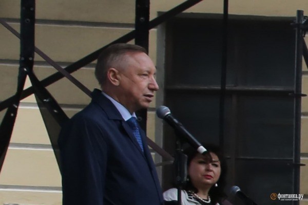 У губернатора Санкт-Петербурга пропали усы4