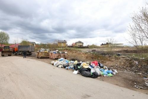 В Казани на майские праздники начал скапливаться мусор 2