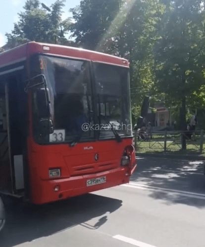 В Казани на улице Космонавтов произошло ДТП с участием автобуса1