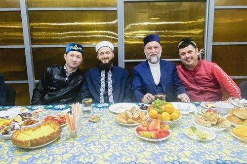 В Пестречинском районе на минарете новой мечети установили полумесяц1