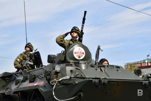 В столице Татарстана прошел торжественный смотр войск Казанского гарнизона40