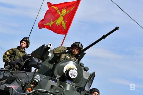 В столице Татарстана прошел торжественный смотр войск Казанского гарнизона38