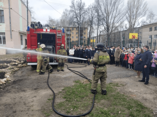 В Зеленодольске провели учебную эвакуации школьников1