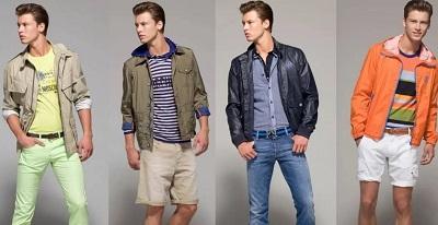 Ассортимент мужской одежды и модных комплектов