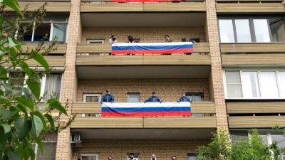 Самосвалы в Тугнуйском разрезе выстроились в слово «Россия» в честь праздника
