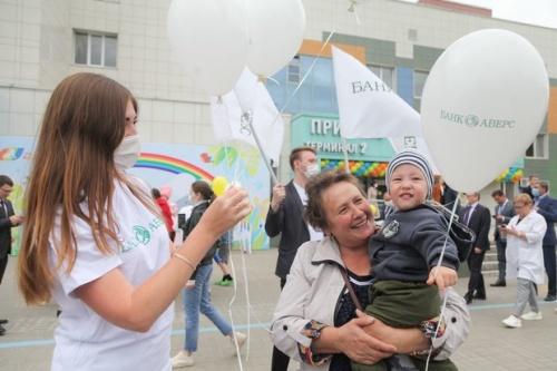 Банк «Аверс» поздравил маленьких пациентов ДРКБ с Днем защиты детей2