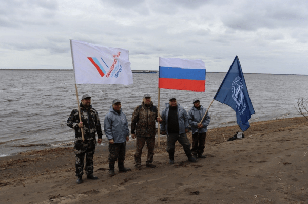 Флаги, акции и народные гуляния: как Россия отмечает 12 июня23