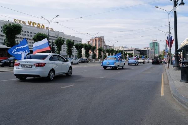Флаги, акции и народные гуляния: как Россия отмечает 12 июня12
