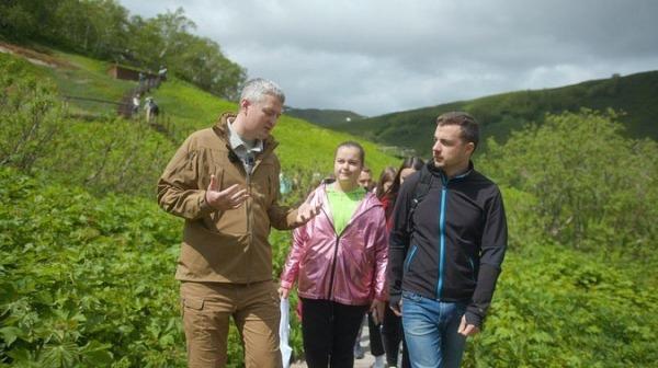 Губернатор Камчатского края провел для молодежи экскурсию в Долине гейзеров7
