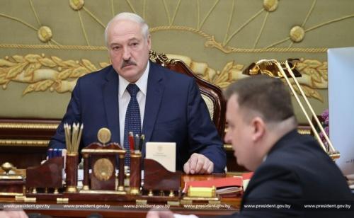 Новости сегодня: в Беларуси хотят производить свое стрелковое оружие, Лукашенко внес в УК новые статьи и привитым «Спутником V» понадобится вакцинация другим препаратом1